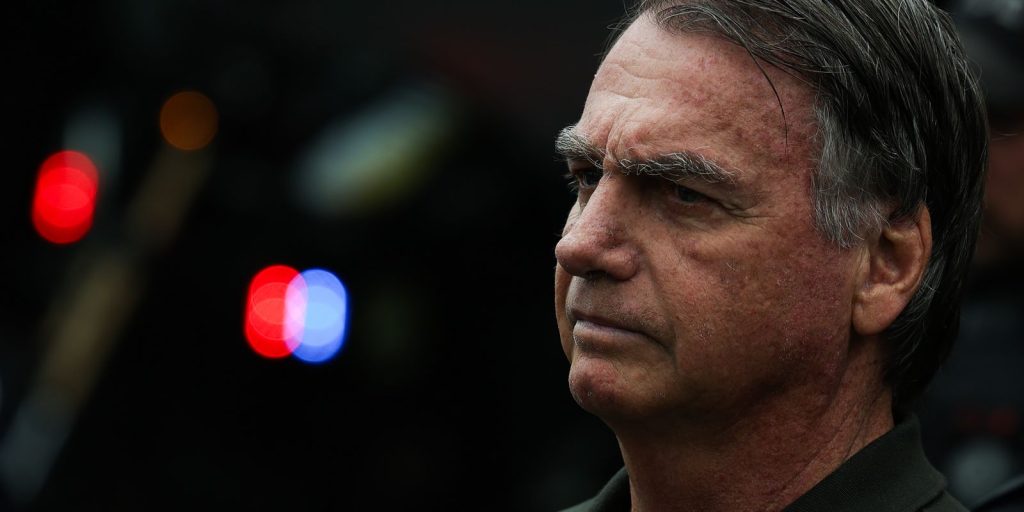 Bolsonaro pede ao STF autorização para sair da prisão domiciliar e ir a consulta com a nora, dentista