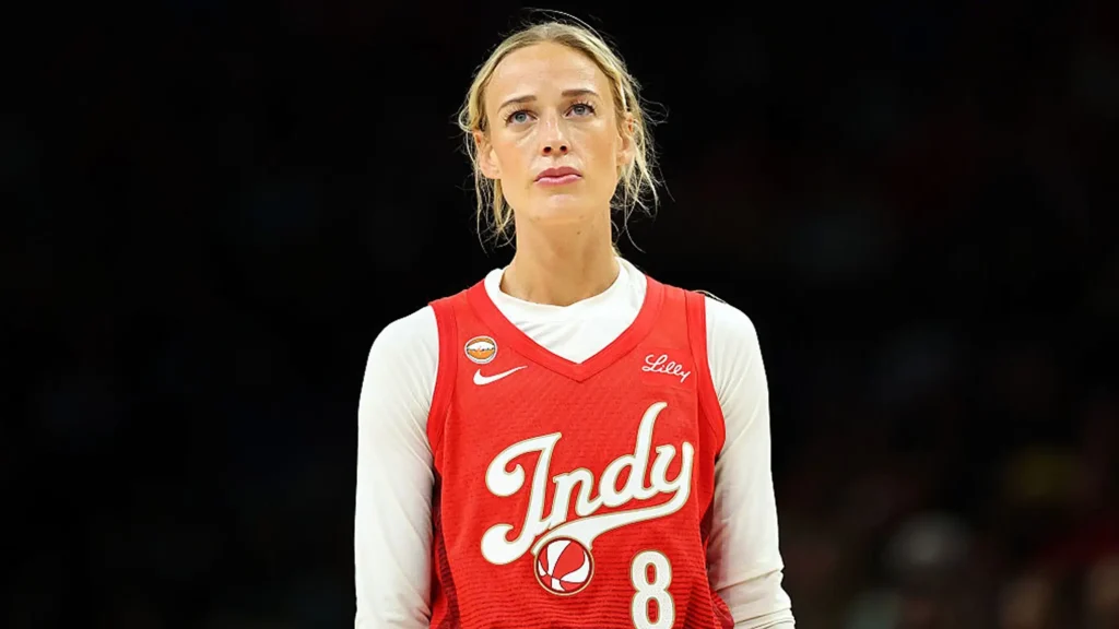 Sophie Cunningham rebate críticas e defende proteção ao esporte feminino: respeito e amor