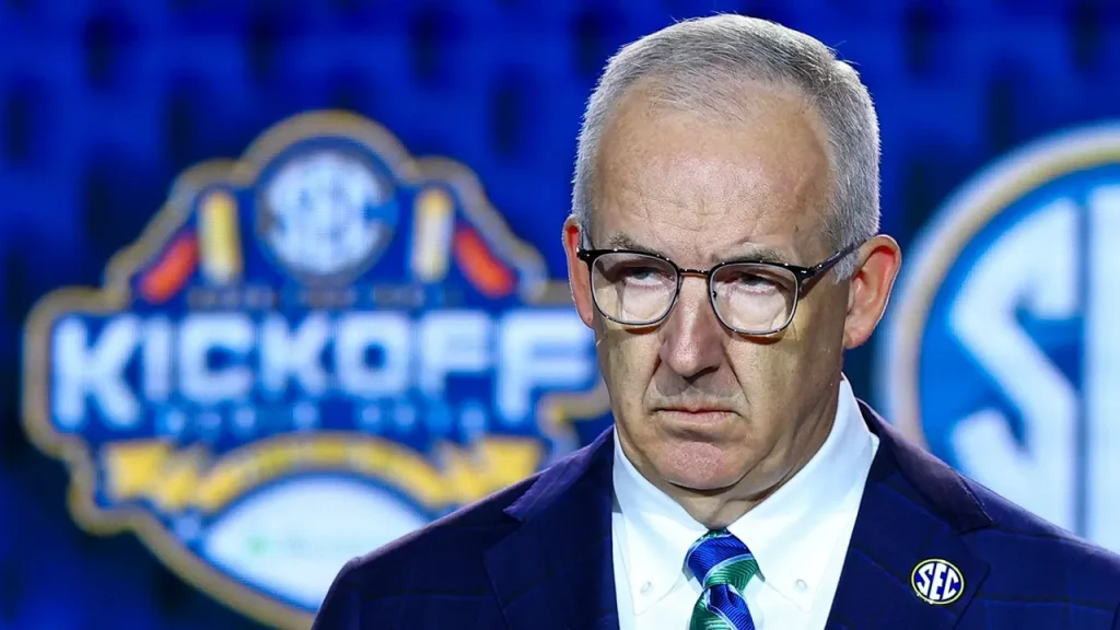 Apresentador da ESPN erra ao tentar criticar calendário do Big Ten e expõe estratégia de promoção do SEC