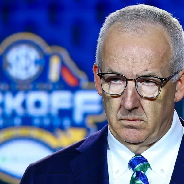 Apresentador da ESPN erra ao tentar criticar calendário do Big Ten e expõe estratégia de promoção do SEC