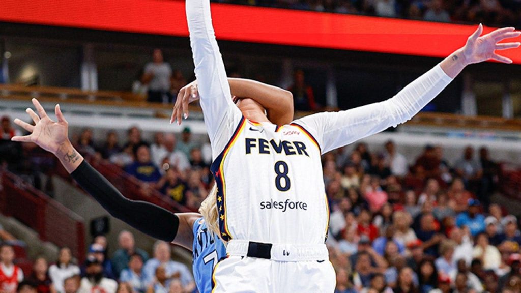 Falta de critério na cobertura da WNBA: mídia minimiza falta grave de DiJonai Carrington e reacende debate sobre racismo