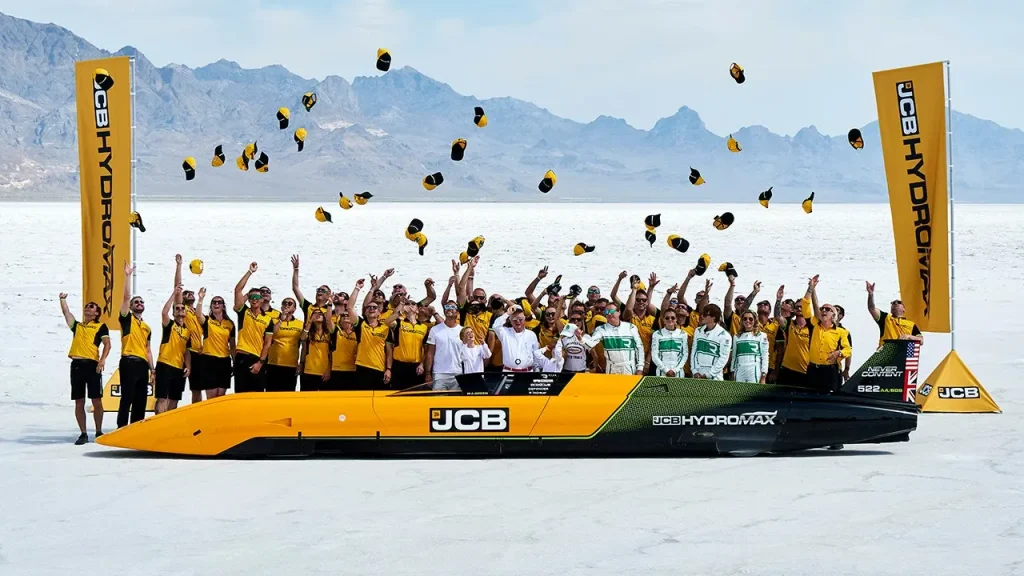 JCB Hydromax quebra recorde mundial com carro movido a hidrogênio a mais de 650 km/h