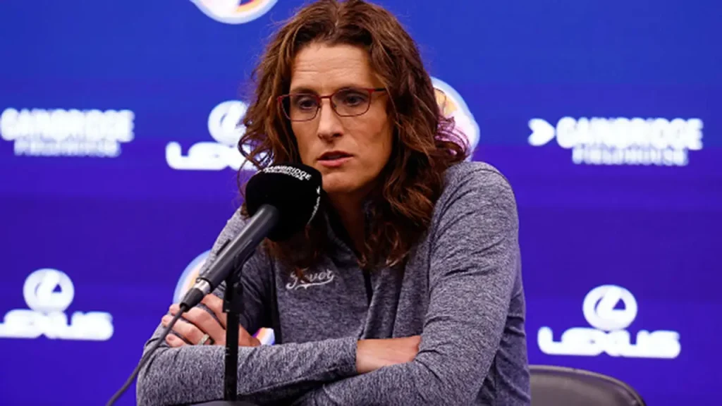 Técnico do Mercury critica ruído na WNBA, mas defende Stephanie White e ignora críticas à postura da treinadora