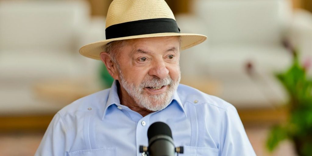 Lula oficializa candidatura à reeleição pelo PT com agenda social e Alckmin na vice