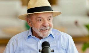 Lula oficializa candidatura à reeleição pelo PT com agenda social e Alckmin na vice