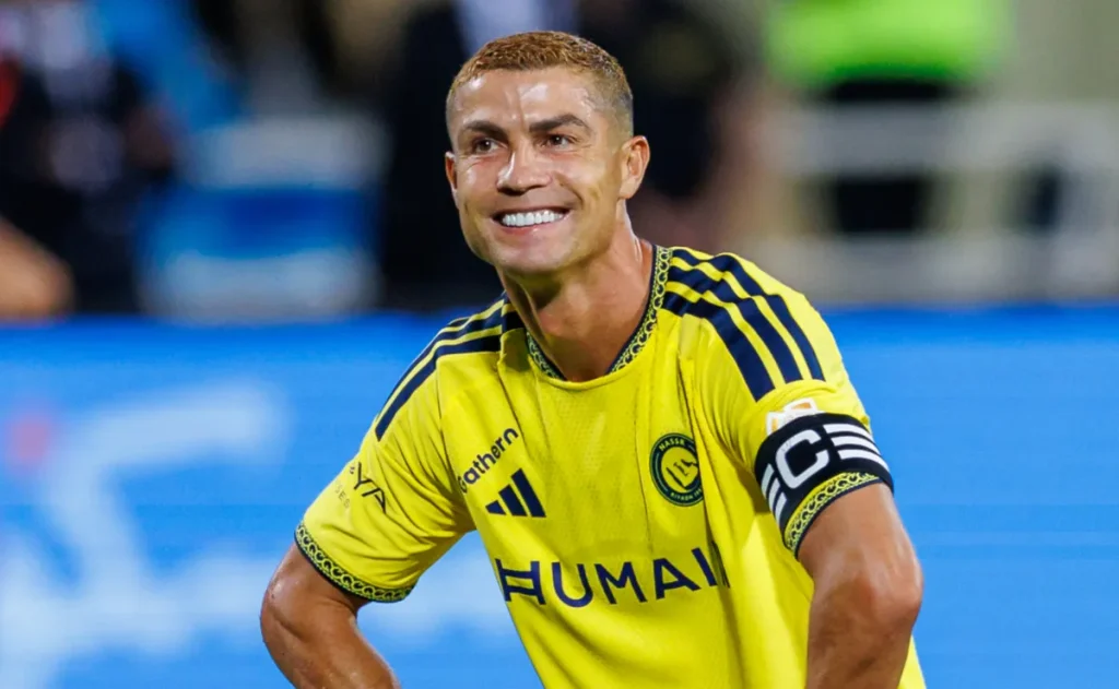 Ronaldo marca 978º gol da carreira e coloca o Al Nassr à frente contra o Al Taawoun