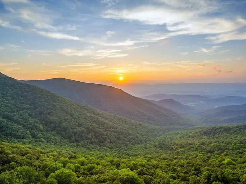 Best hiking trails near Scott Stadium in Charlottesville: a guide for Virginia football fans