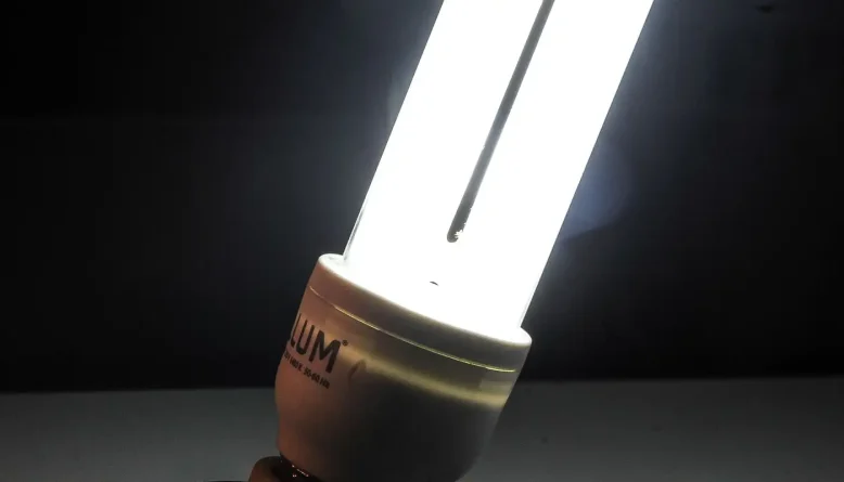 Bandeira amarela segue em setembro e conta de luz mantém taxa extra