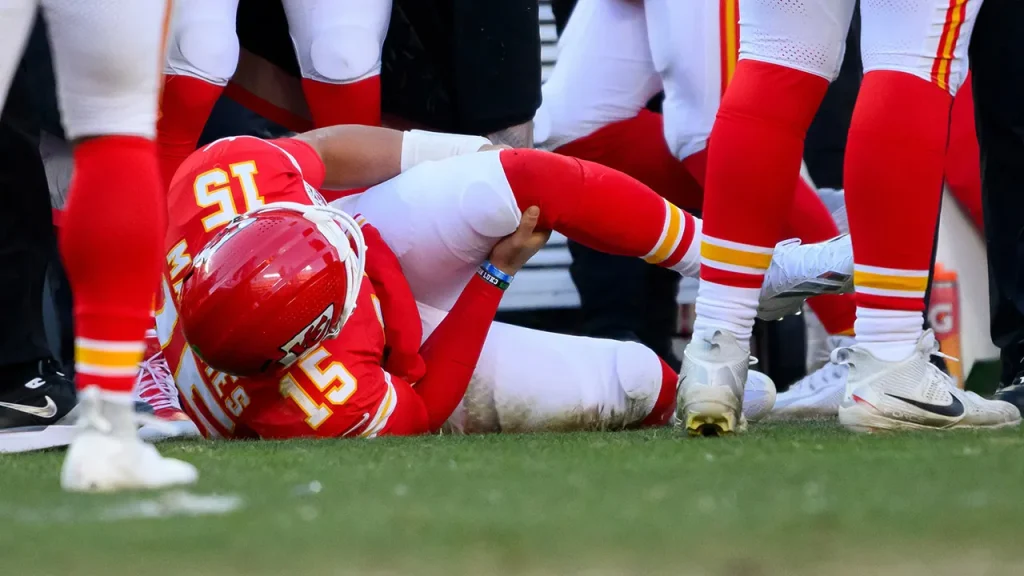 Chiefs enfrentam temporada decisiva em 2026 com volta de Mahomes após lesão no joelho