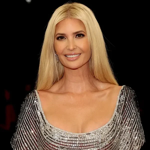 Ivanka Trump encara as ondas em aula de surfe durante férias em Costa Rica