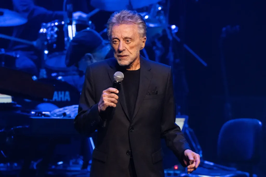 Frankie Valli, 92, nega aposentadoria após irmão anunciar fim da carreira; Bobby se desculpa por erro