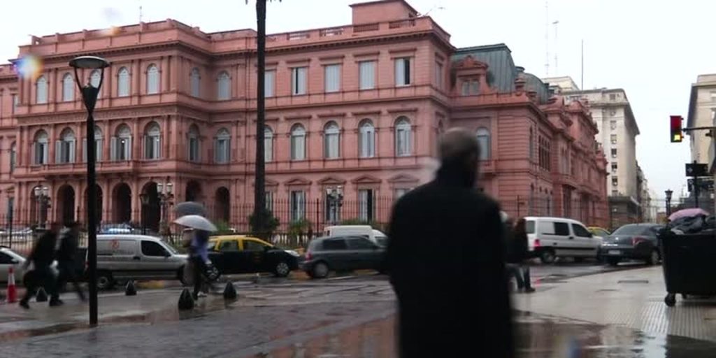 Pressão social e memória das Malvinas levam governo Milei a recuar na venda de terras a estrangeiros