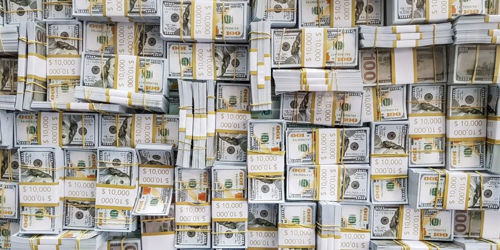 Dólar sobe a R$ 5,19 com aversão a risco e Ibovespa cai 0,99%