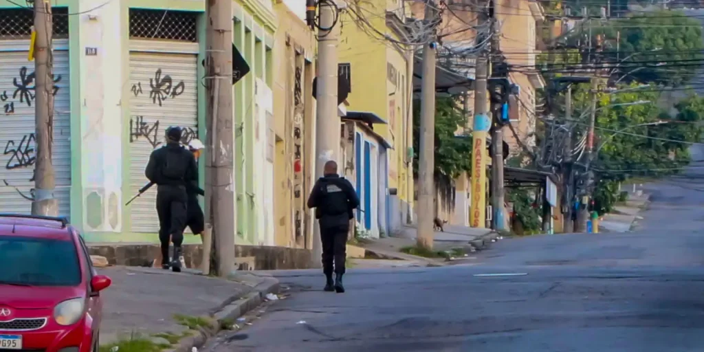 Operação contra o Comando Vermelho no Rio prende 13 e deixa quatro mortos