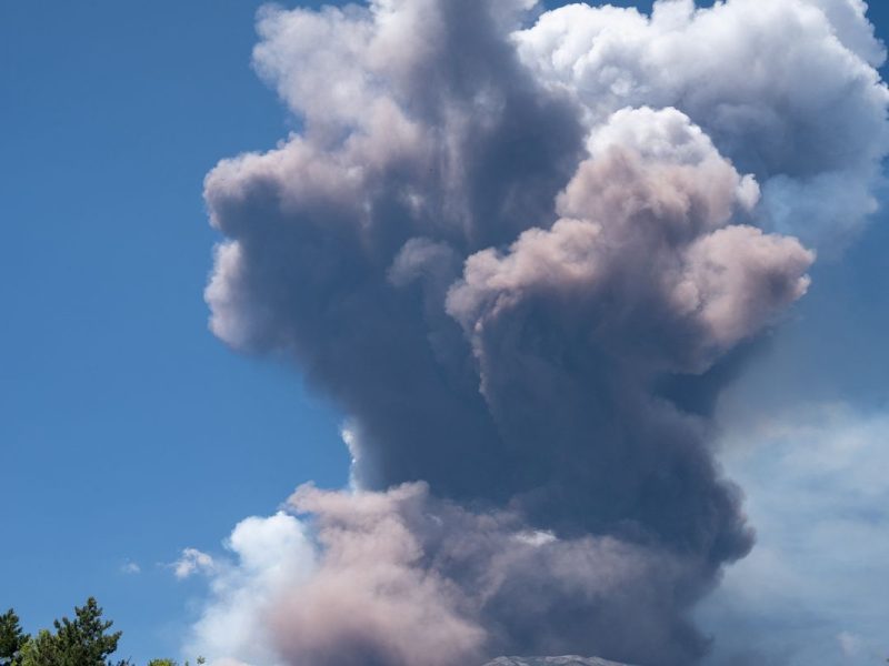 Aeroporto de Catânia segue fechado até sábado por causa das cinzas do Etna