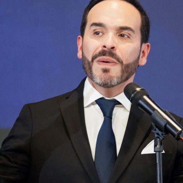 Governo Espriella encerra jornalismo da mídia pública da Colômbia
