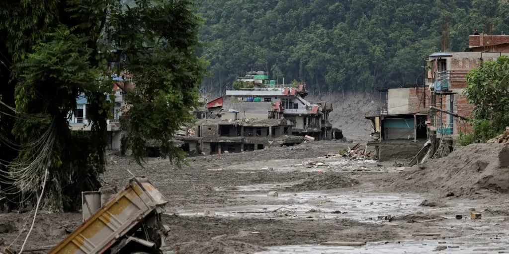 Itamaraty lamenta mortes em deslizamentos no Nepal e no Tibete e diz não haver brasileiros entre vítimas