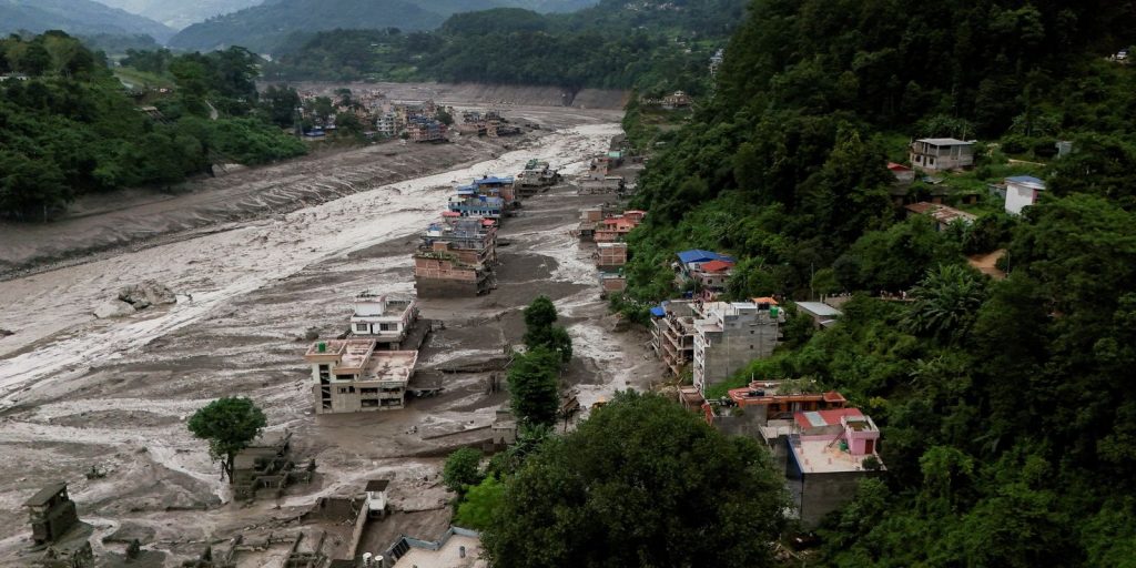Nepal intensifica monitoramento de lagos após inundação no Himalaia