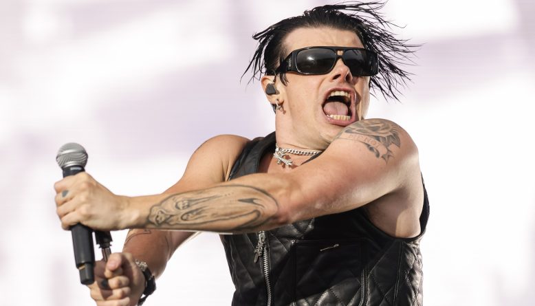 Yungblud anuncia sexo de bebê de casal durante show em Montana: É uma garota