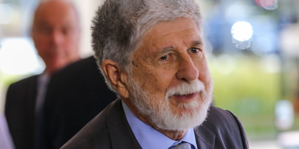 Amorim e oposição travam embate sobre relação com EUA e tarifaço de Trump