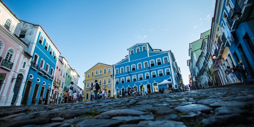 Romance de estreia de Bethânia Amaro resgata histórias de profissionais do sexo na Ladeira da Montanha