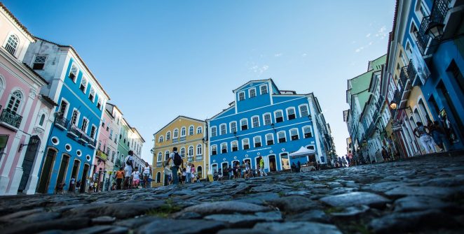 Romance de estreia de Bethânia Amaro resgata histórias de profissionais do sexo na Ladeira da Montanha