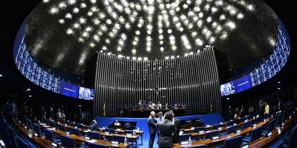 Congresso retoma trabalhos com pauta travada por vetos e calendário eleitoral enxuto