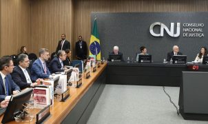 CNJ pune ex-juíza da Lava Jato com afastamento de dois anos