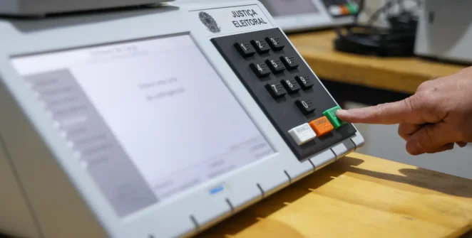TSE libera seis candidaturas presidenciais e adia análise de sete registros