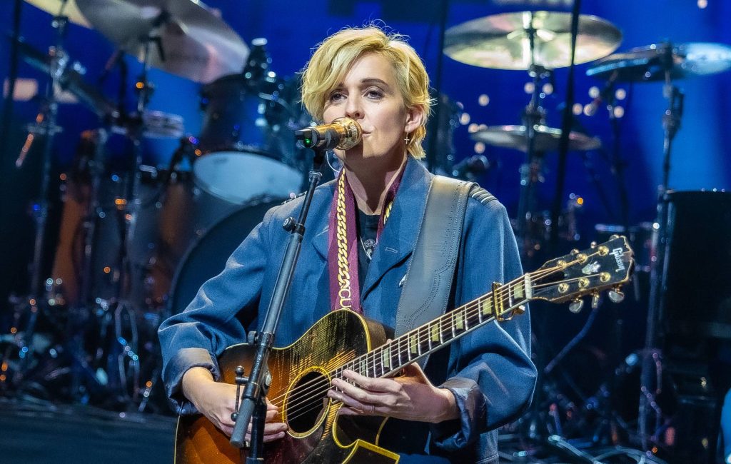 Brandi Carlile adia turnê no Reino Unido e na Europa por circunstâncias pessoais