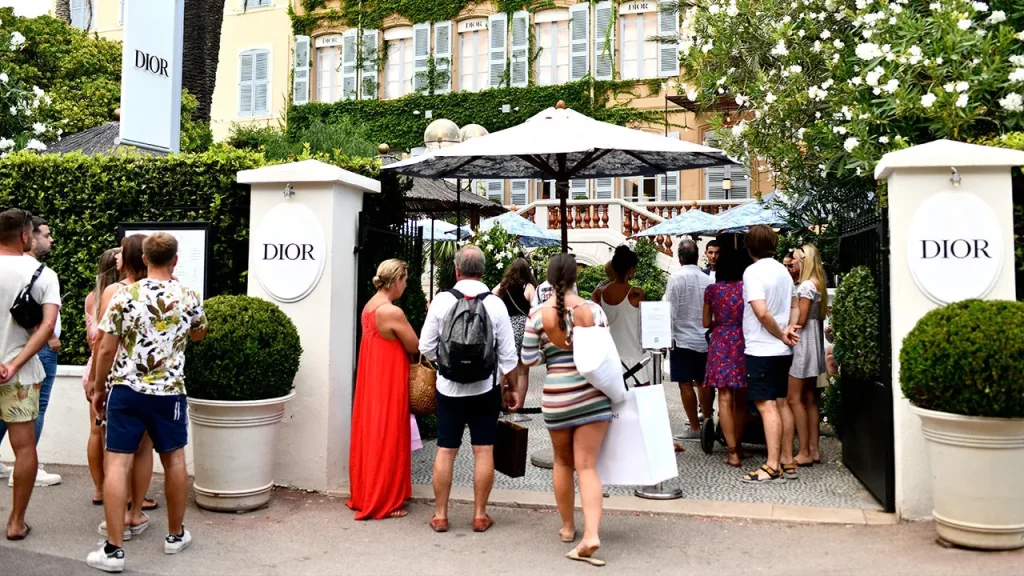 Saint-Tropez perde brilho com superlotação e turistas reclamam da alta temporada