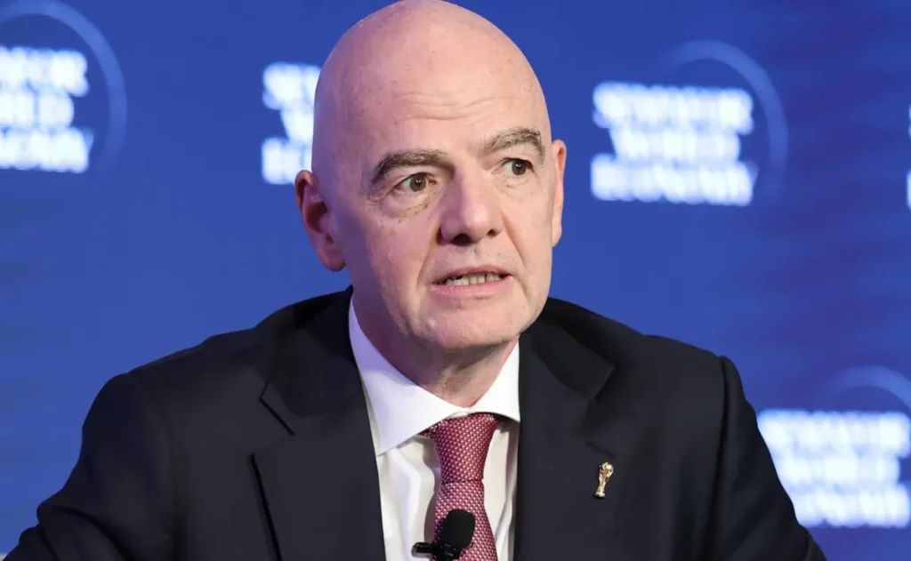 Plano de venda de direitos da Copa desmorona e Infantino perde bônus de US$ 35 milhões