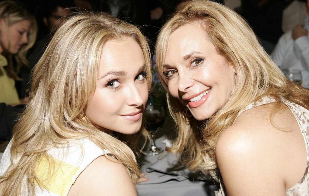 Mãe de Hayden Panettiere critica ex-namorado da atriz em primeira declaração após sua morte
