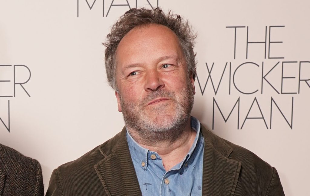 Morre Justin Hardy, diretor da sequência de O Homem de Palha, semanas antes da estreia