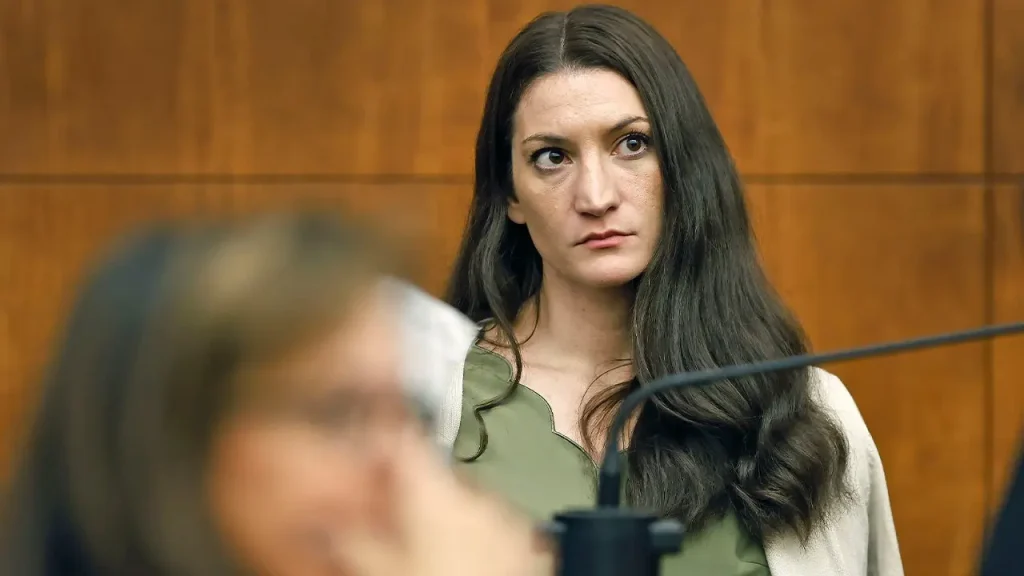 Promotoria questiona sogra de Lindsay Clancy sobre pecado mortal em julgamento por assassinato dos três filhos