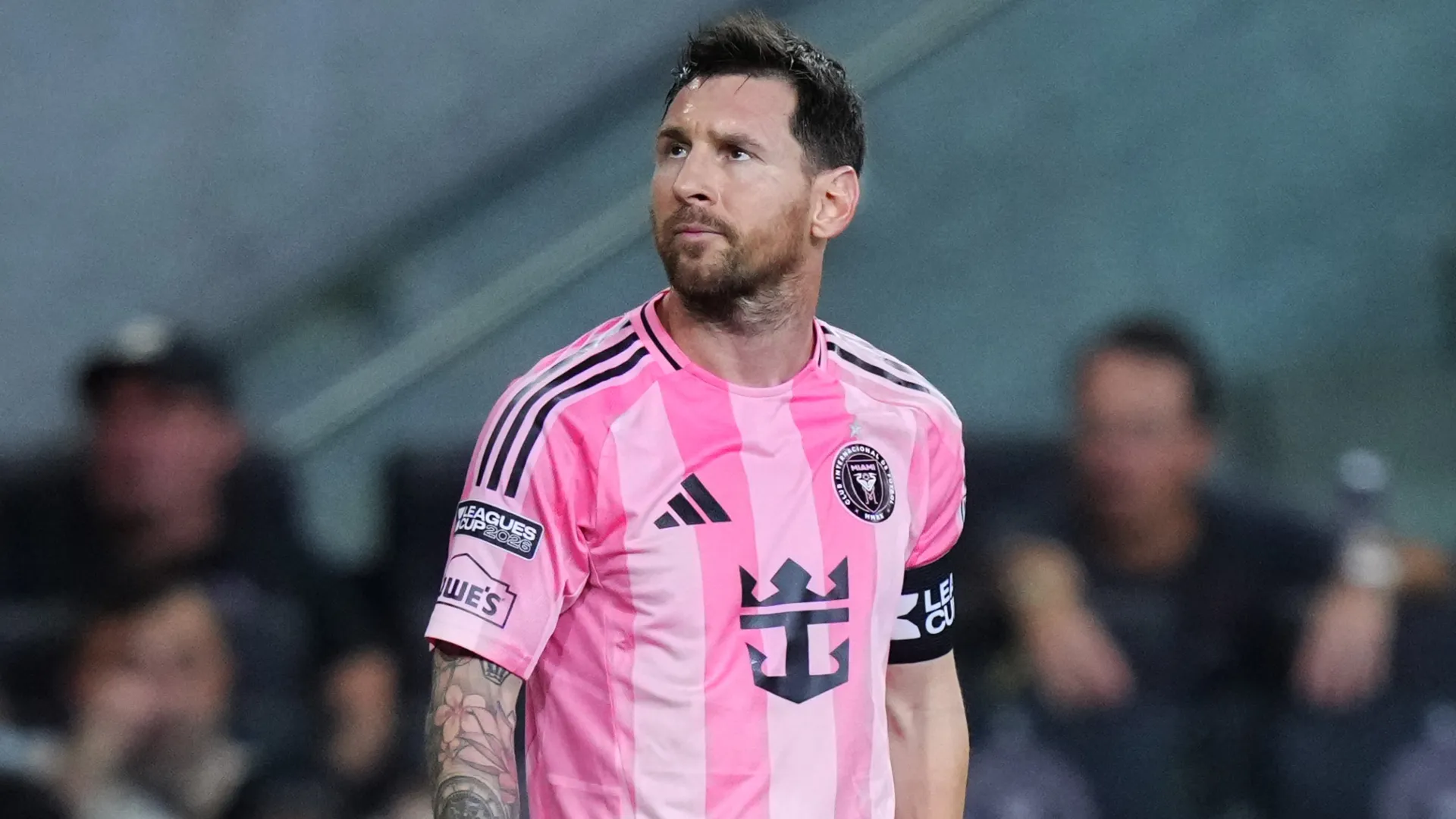 Hoyos não confirma presença de Messi contra o Nashville e pede silêncio e paz após luto do jogador
