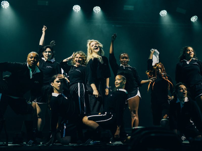 Self Esteem estreia em seu primeiro grande papel no cinema no drama galês Mountain