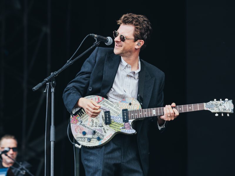 Jamie T surpreende no Reading 2026 com show no palco principal: Prontos para dançar um pouco?