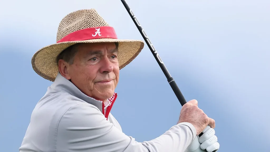 Assistentes de Nick Saban tinham esquema para escapar para o golfe; plano falhou com hole-in-one de Sarkisian