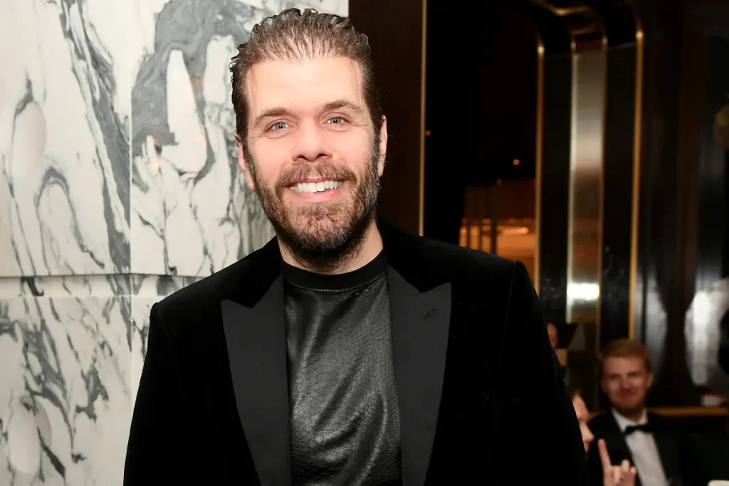 Família de Perez Hilton diz que blogueiro consegue se comunicar após internação