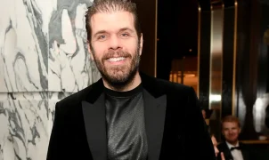 Família de Perez Hilton diz que blogueiro consegue se comunicar após internação