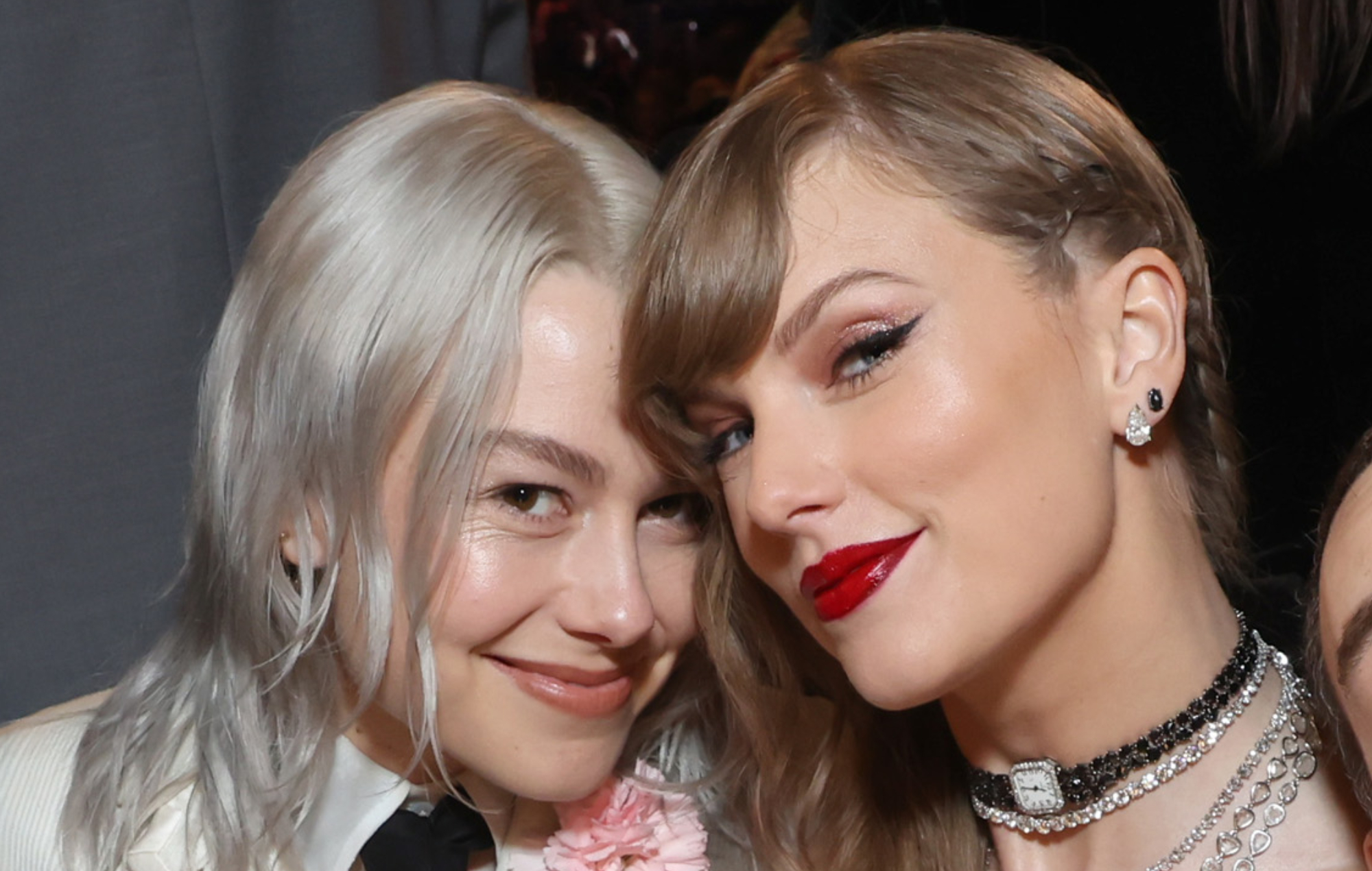 Taylor Swift elogia novo álbum de Phoebe Bridgers e o chama de triunfo absoluto em todos os sentidos