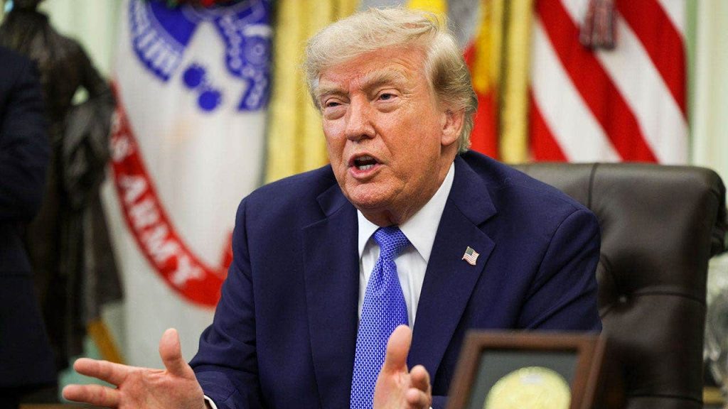 Trump assina ordens executivas contra cidadania por nascimento e turismo de parto