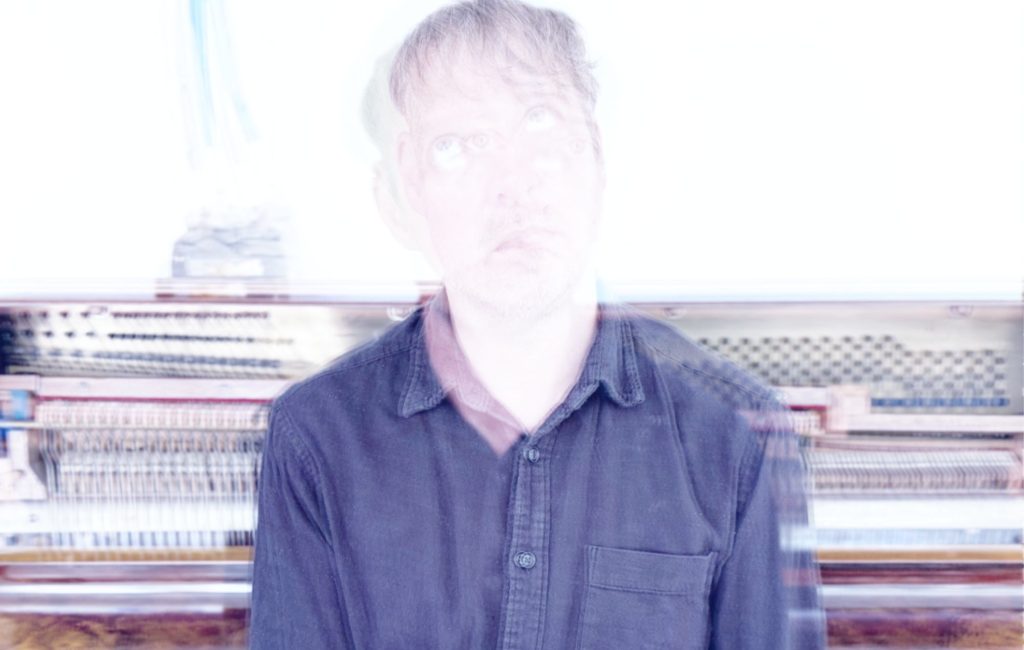 Sam Herlihy, do Hope of the States, lança single solo por meio de jogo de texto interativo