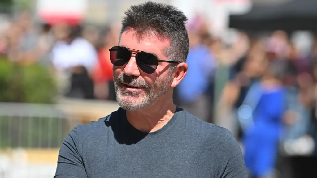 Simon Cowell se afasta temporariamente das gravações de Americas Got Talent para procedimento nas costas