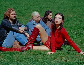 Wolf Alice encerra série de B-sides de The Clearing com a folk Hit The Sky