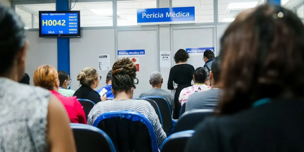 INSS reduz fila de requerimentos ao menor nível desde 2023