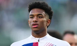 Futuro de Balde no Barcelona gera incerteza após cobrança de Flick e interesse do Manchester United