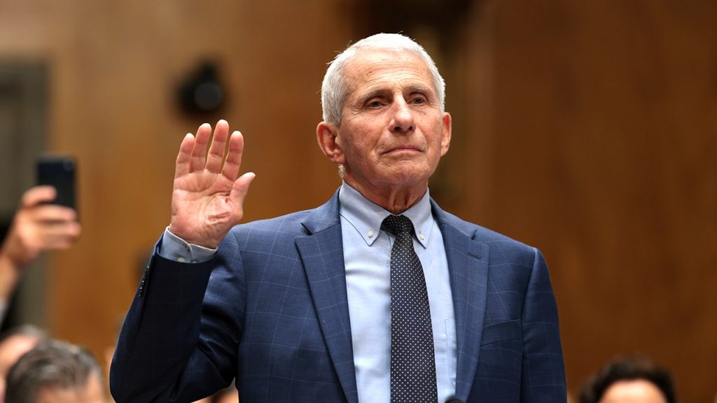 Mensagens de Fauci revelam preocupação privada sobre risco teórico de aborto em vacinadas; publicamente ele dizia não haver sinais de alerta