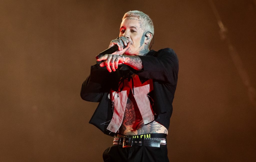 Cantor húngaro sobe ao palco do Sziget para cantar Pray For Plagues com Bring Me The Horizon